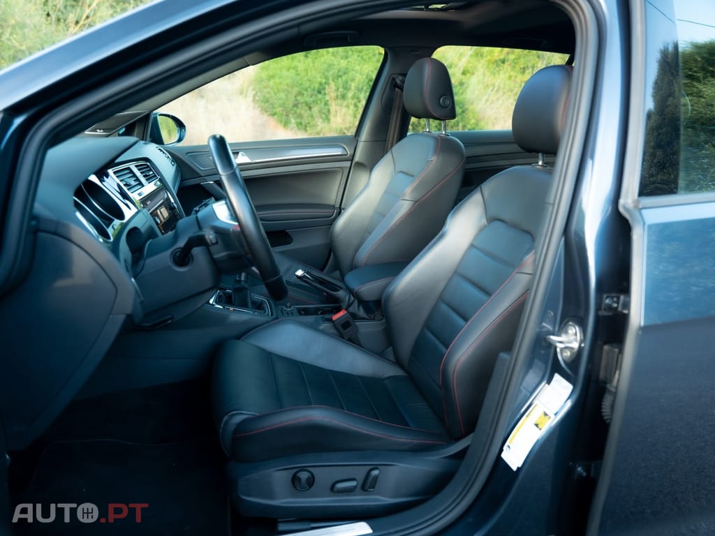 Volkswagen Golf 2.0 TSI GTI