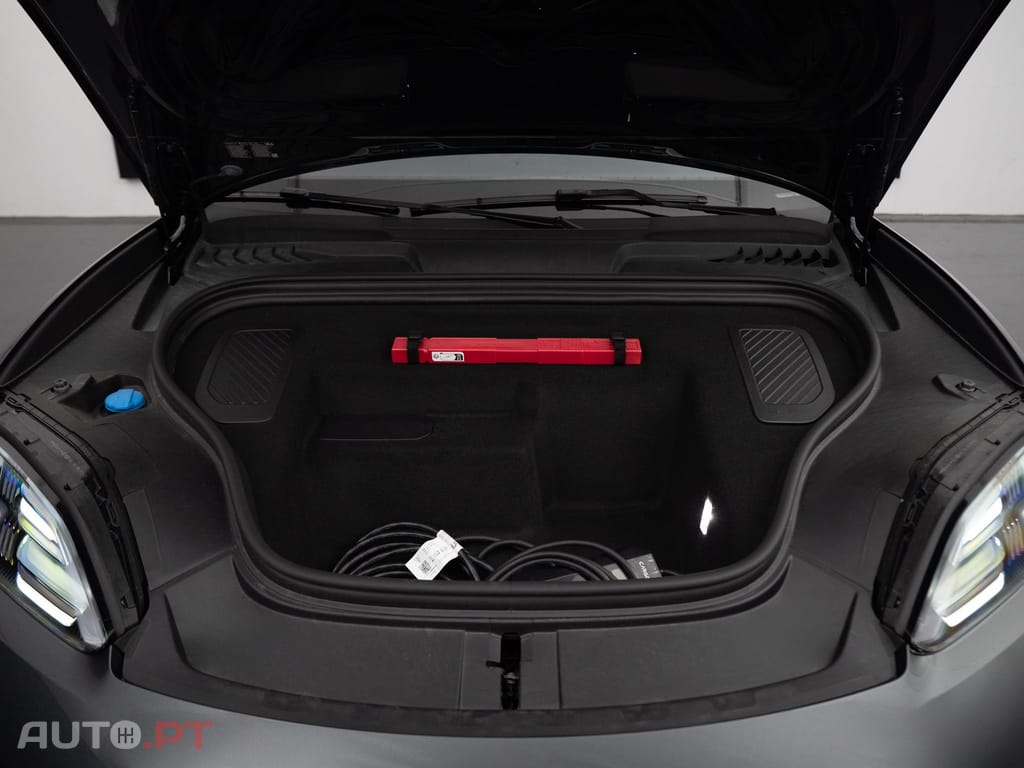 Porsche Macan Electric 4
