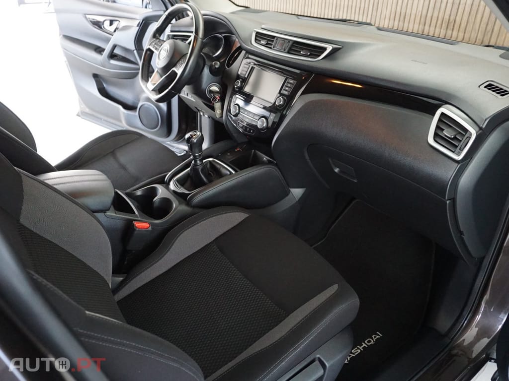Nissan Qashqai 1.5 dCi N-Connecta J18