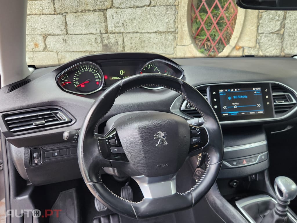 Peugeot 308 1.5 BlueHDi Business Line