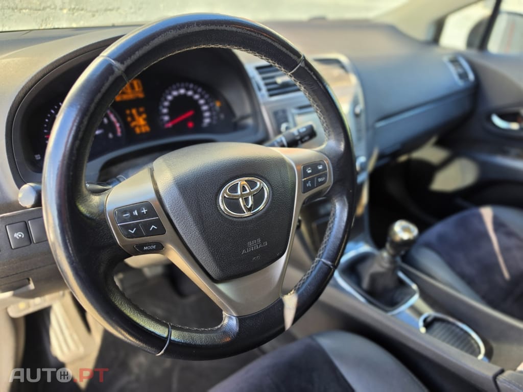 Toyota Avensis 2.0 D-4D Luxury+GPS