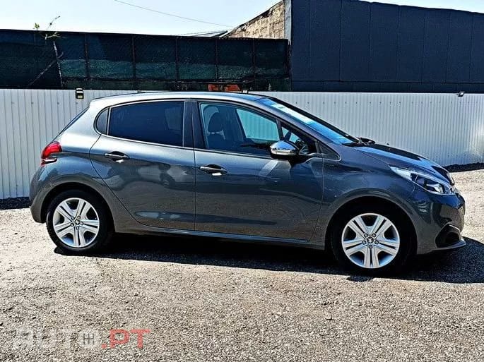 Peugeot 208 1.2 PureTech Signature