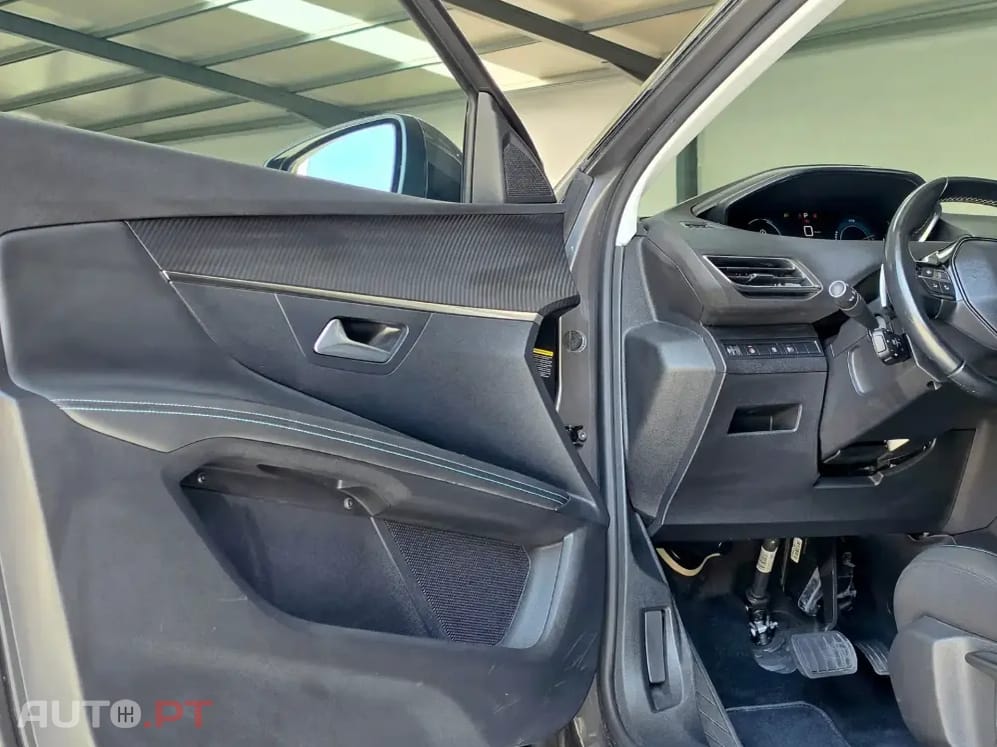 Peugeot 3008 1.6 Hybrid Allure e-EAT8