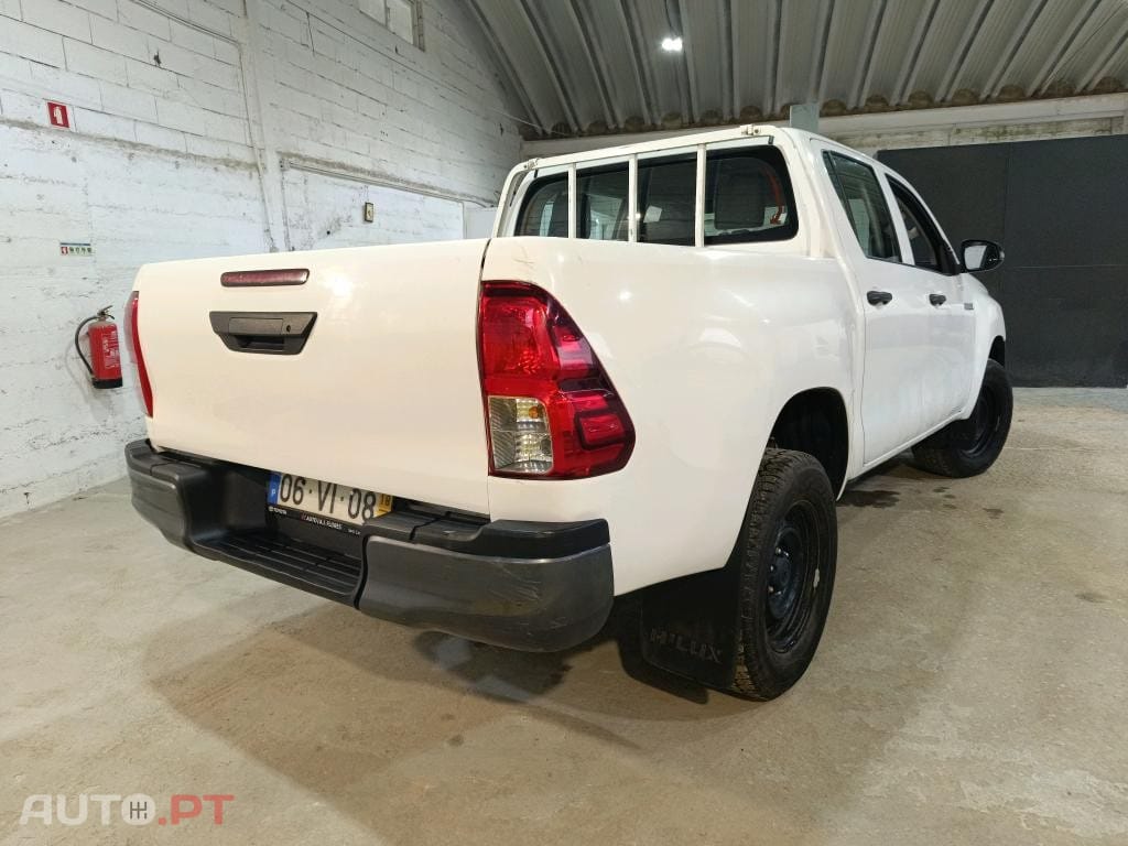 Toyota Hilux 2.4 D-4D 2WD CD