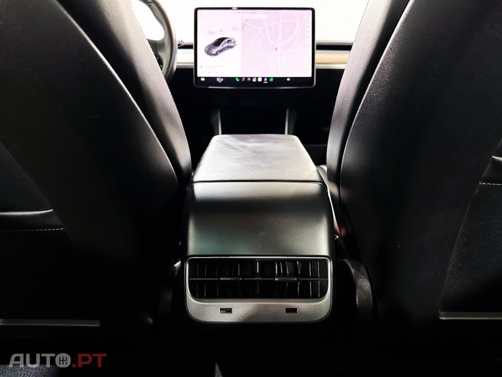 Tesla Model 3 Long-Range Dual Motor AWD — fotografia 23