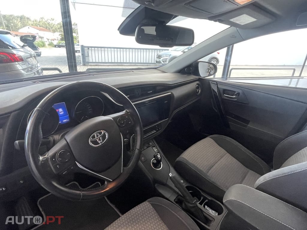 Toyota Auris 1.8 HSD Comfort +P.Techno+P.Sport