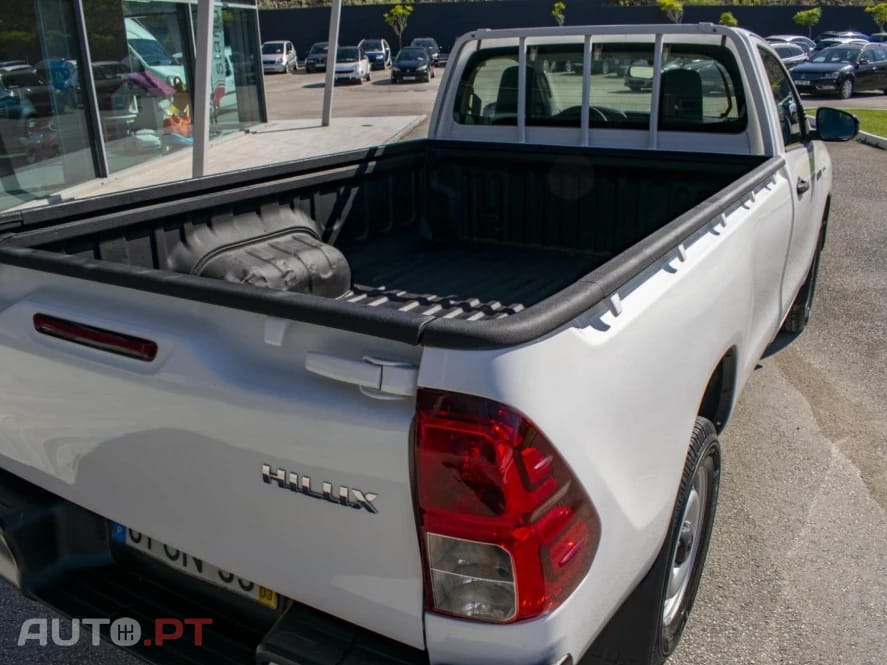 Toyota Hilux 2.4 D-4D 4X2