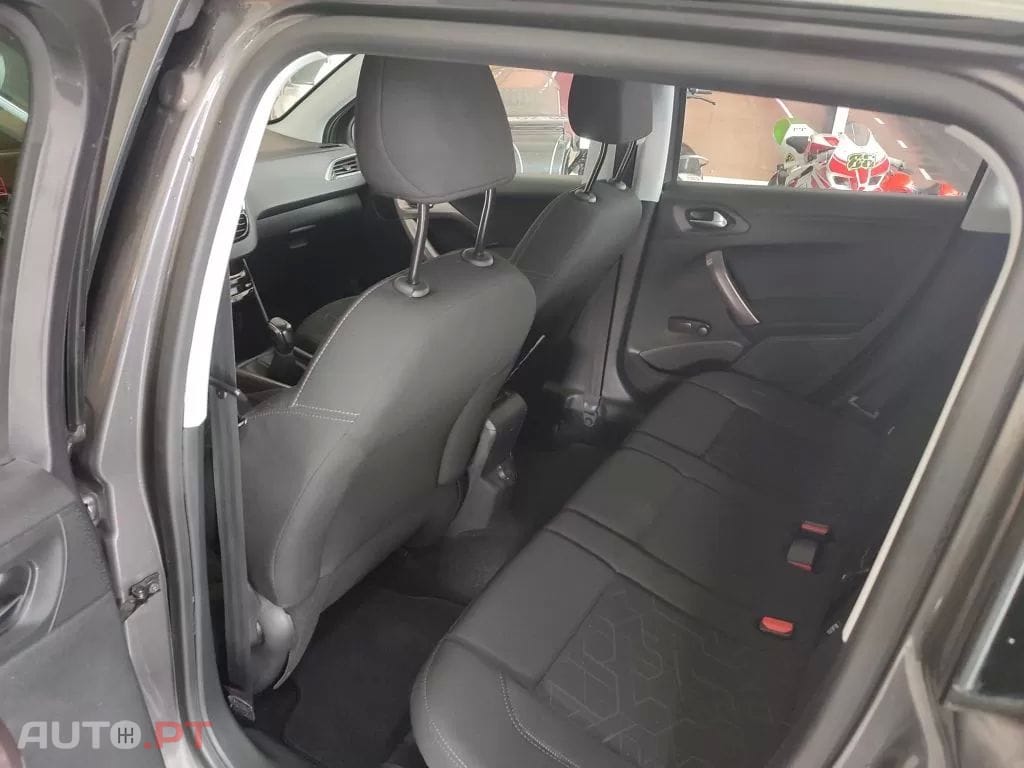 Peugeot 2008 1.6 e-HDi Active