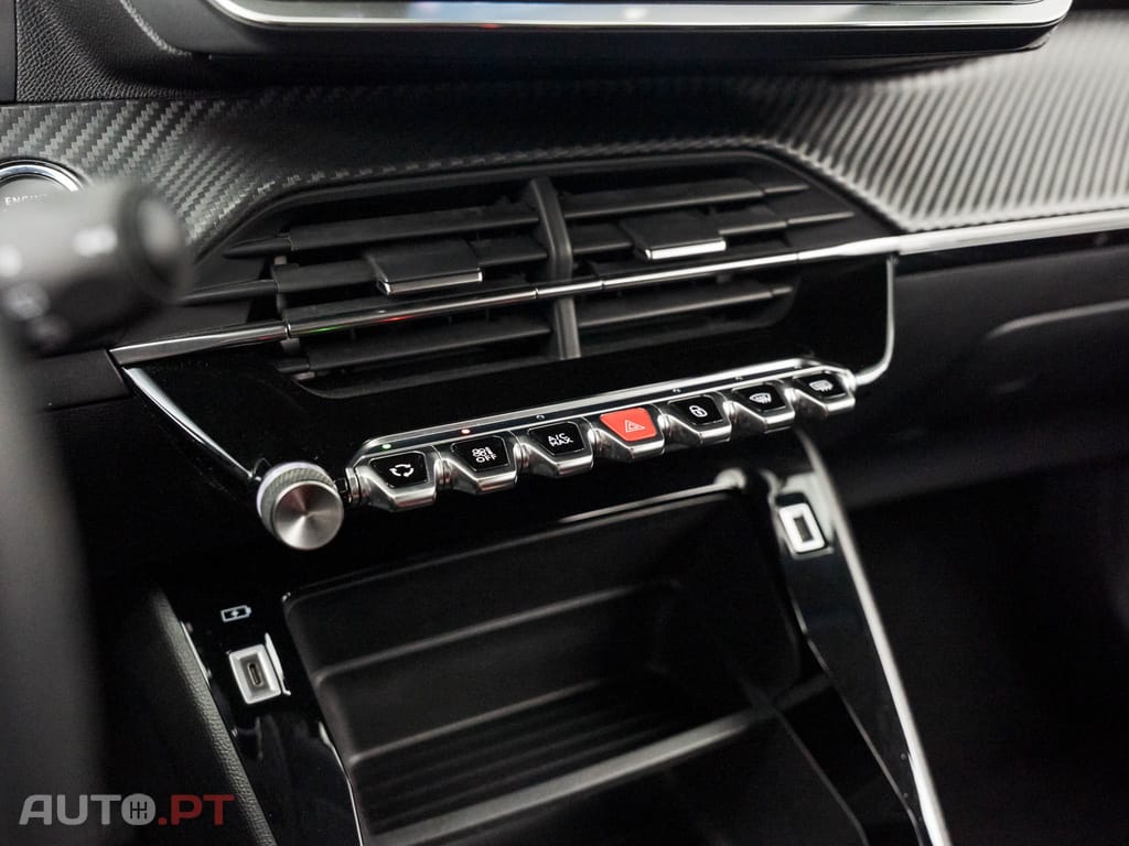 Peugeot E-2008 50 kWh Active Pack