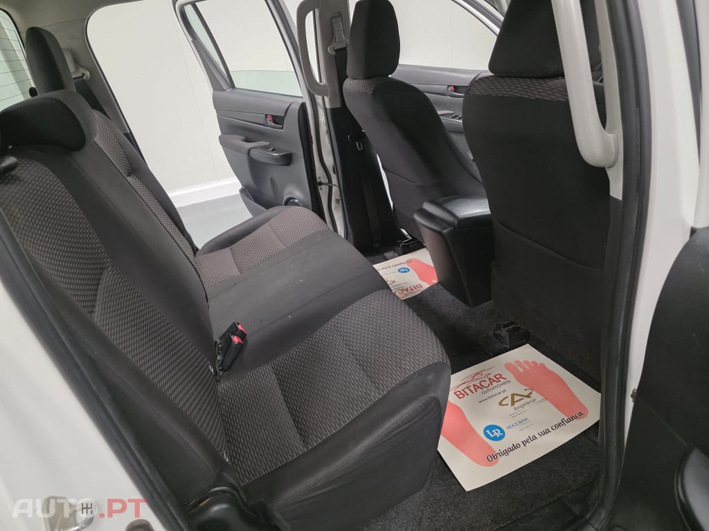 Toyota Hilux 2.4 D-4D 2WD CD Tracker