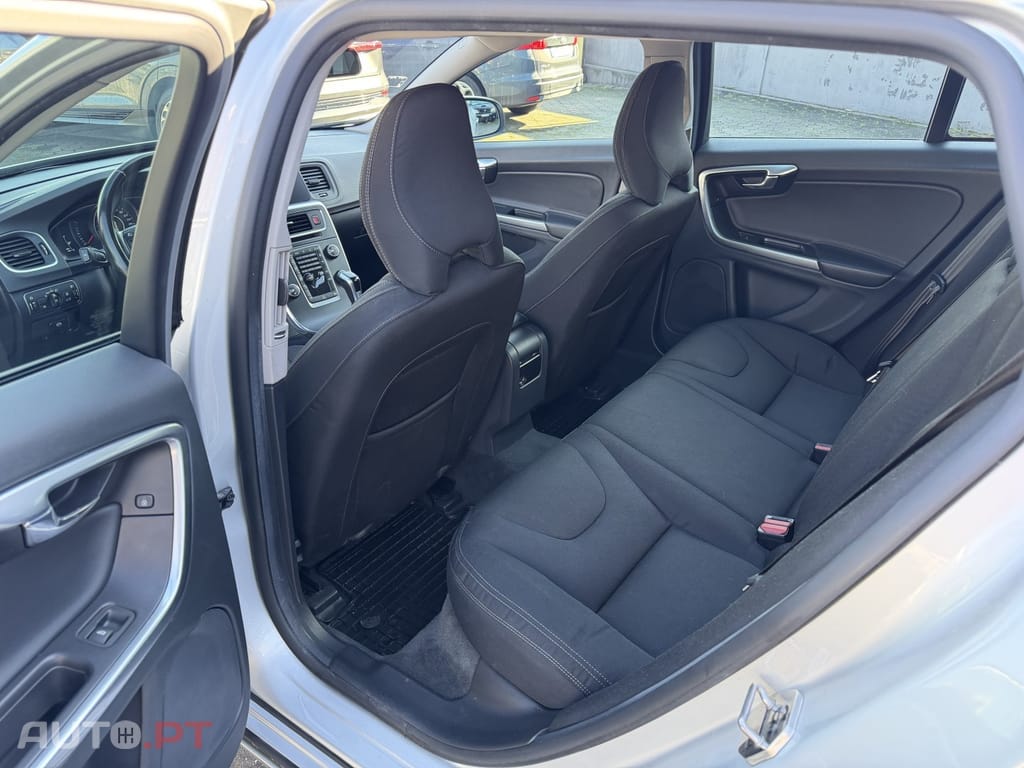 Volvo V60 2.0 D2 Momentum