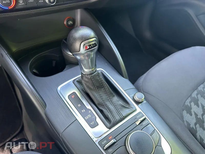 Audi A3 Sportback 1.6 TDi Business Line Attraction S tronic