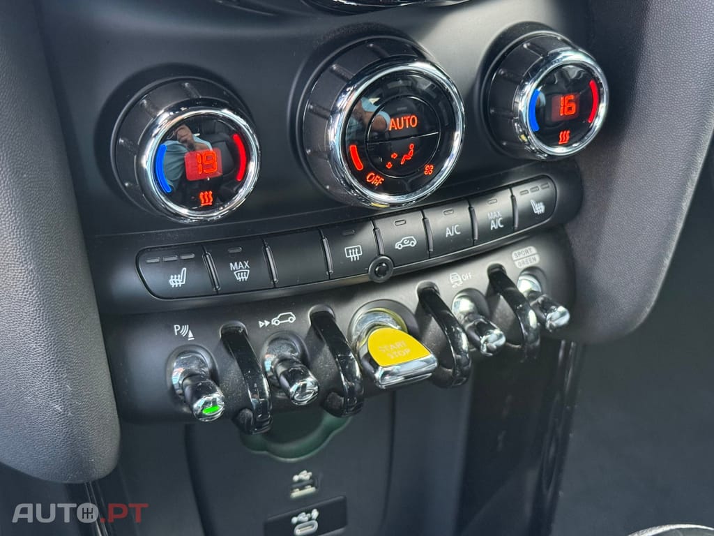 MINI Cooper Cooper SE Premium Essential