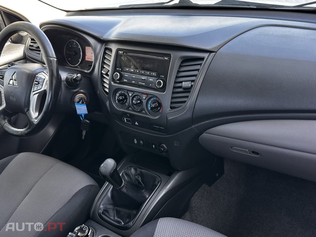 Mitsubishi L200 2.4 DI-D Club Invite CC 4WD