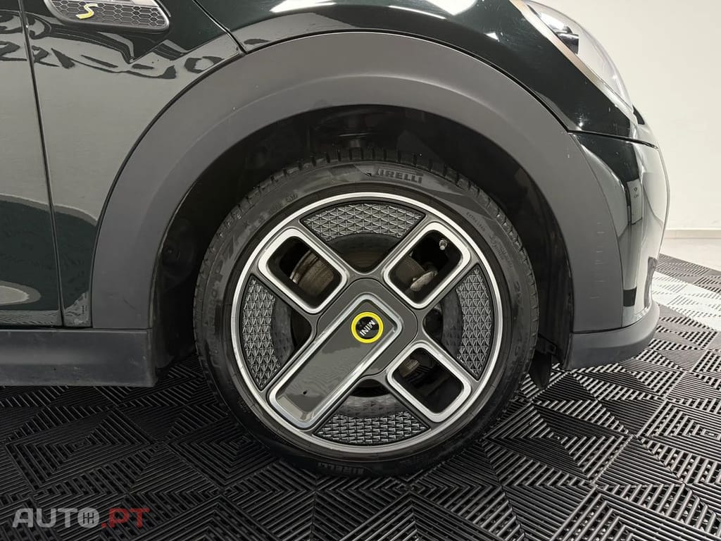 MINI Cooper Cooper SE Resolute Edition