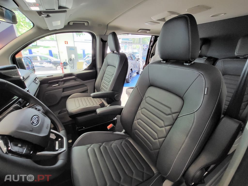 Ford Tourneo 2.5 PHEV Titanium