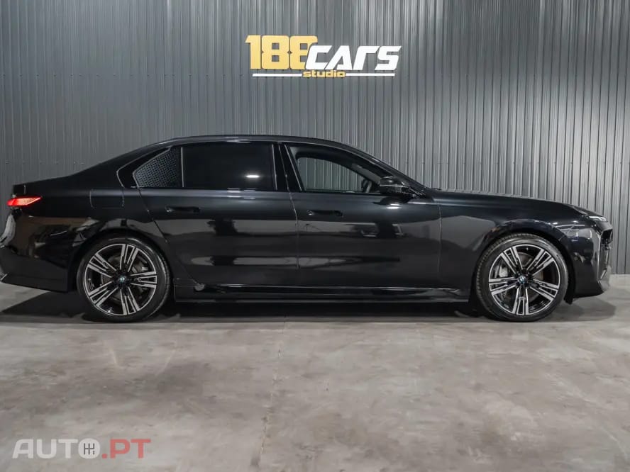 BMW 750 750e xDrive Pack Desportivo M