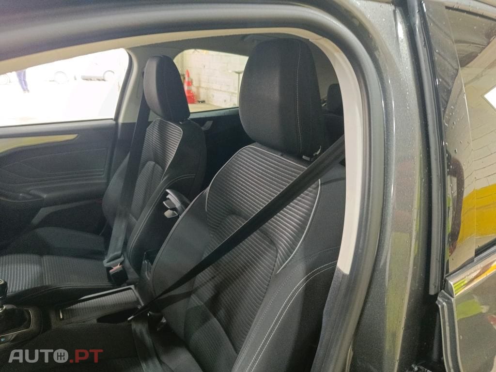 Ford Focus 1.0 EcoBoost MHEV Titanium