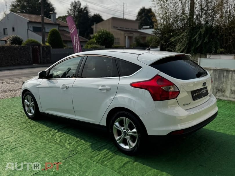 Ford Focus 1.0 EcoBoost S&S Champions Edition — fotografia 7