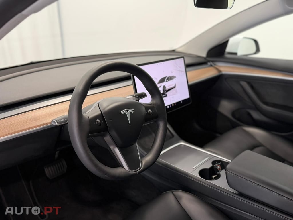 Tesla Model 3 Tração Traseira