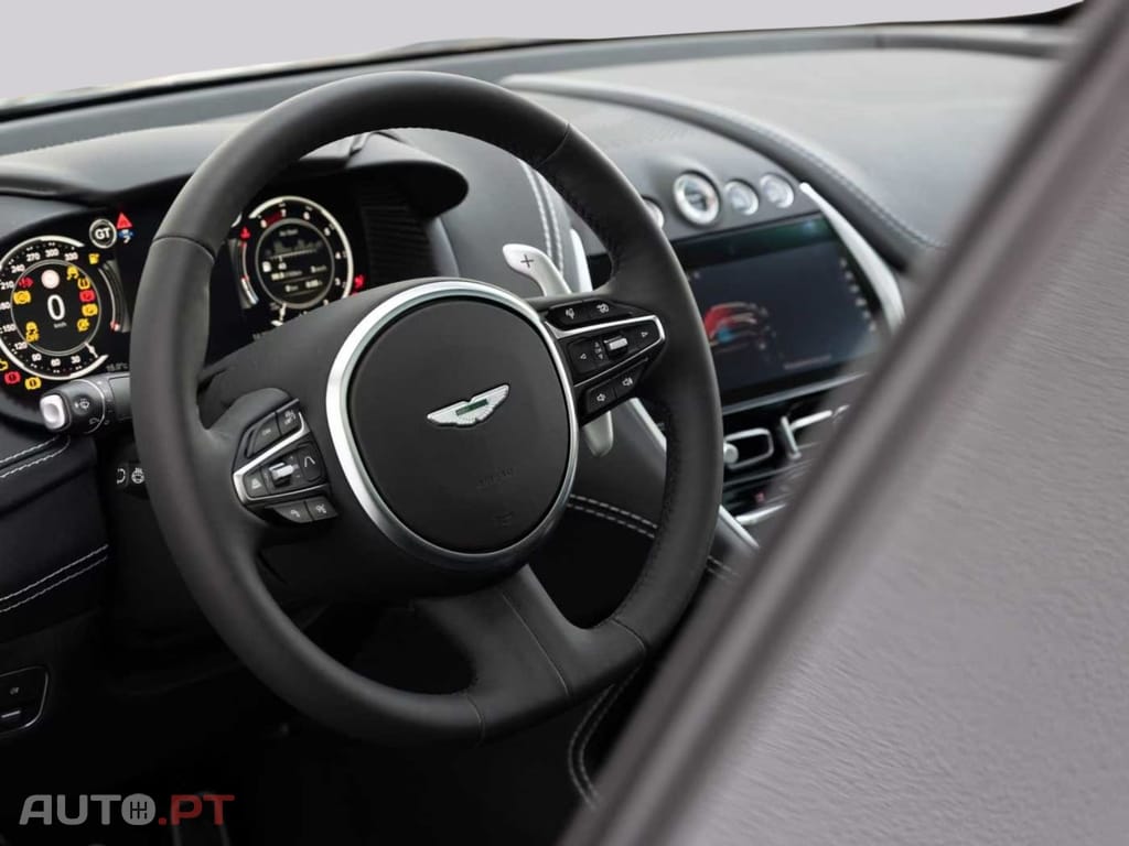 Aston Martin DBX V8
