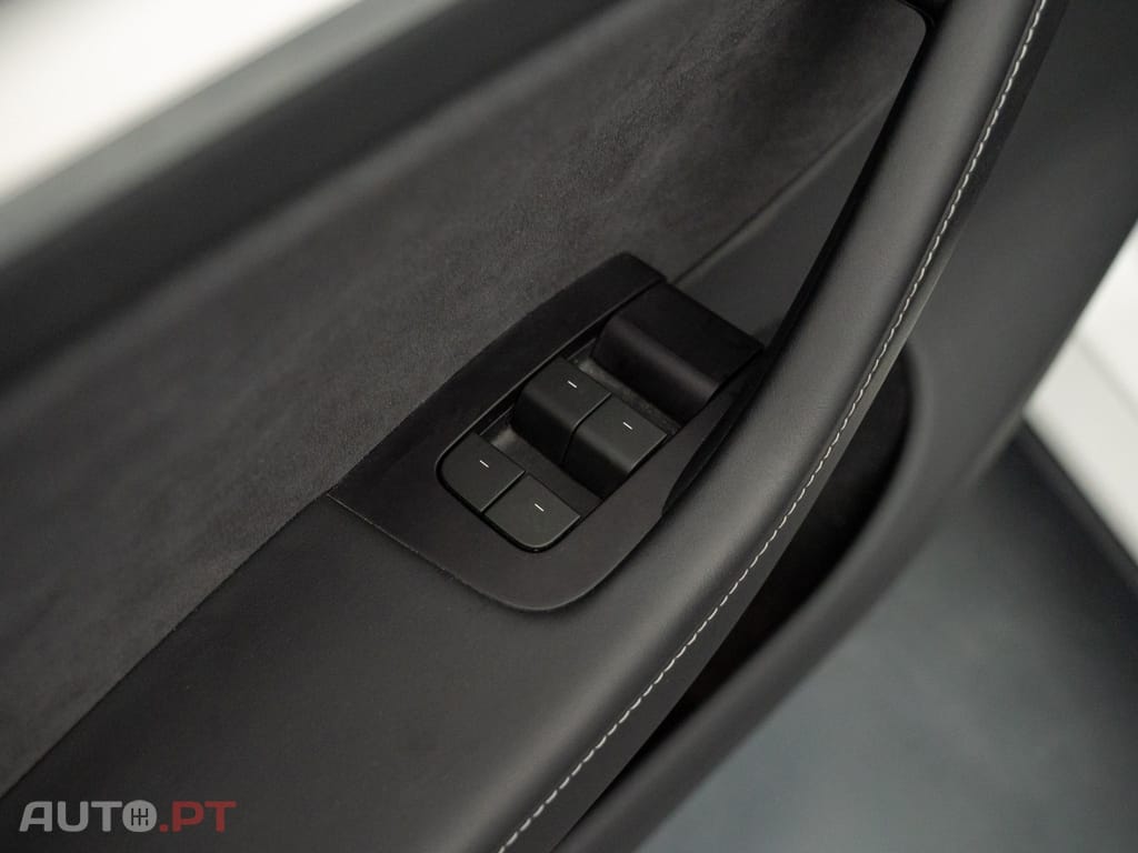 Tesla Model Y Long Range Tração Integral