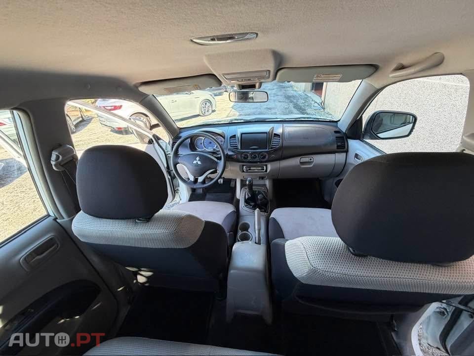 Mitsubishi L200 2.5 DI-D CD Invite 4WD