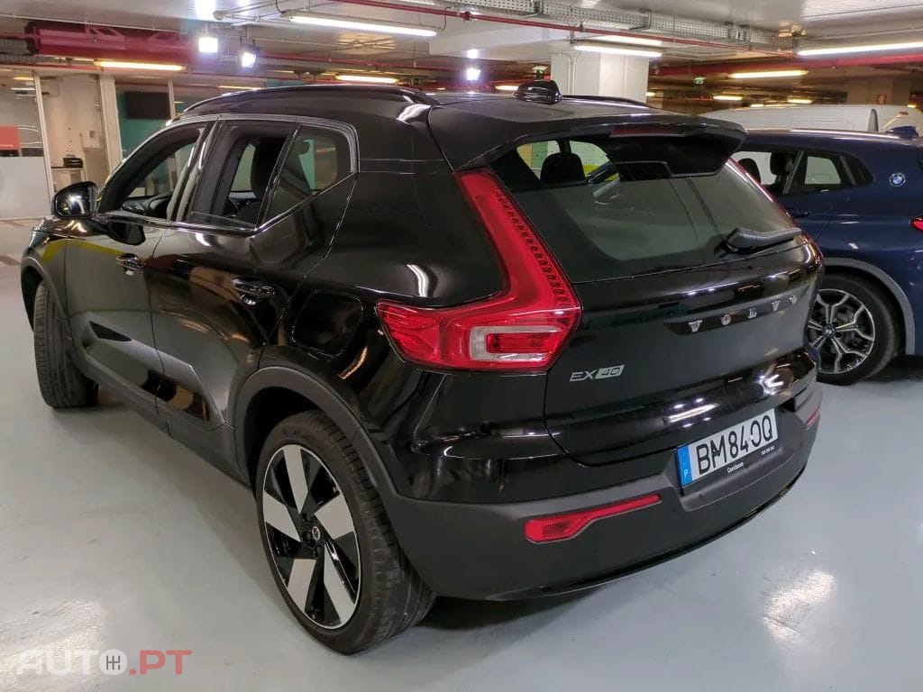 Volvo EX40 82 kWh Single Motor Extended Range Black Edition