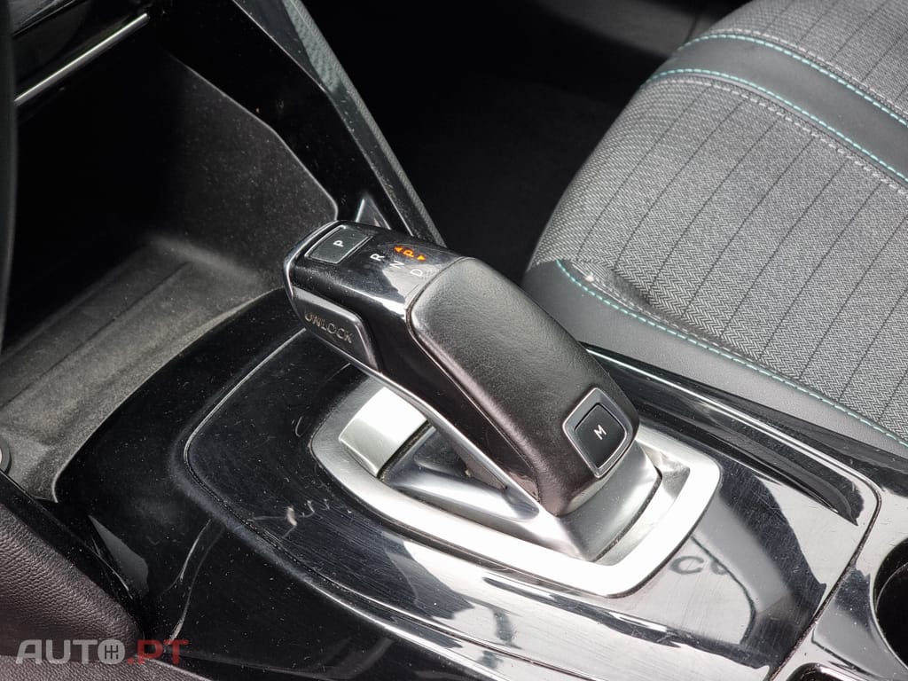 Peugeot 2008 1.5 BlueHDi Allure Pack EAT8