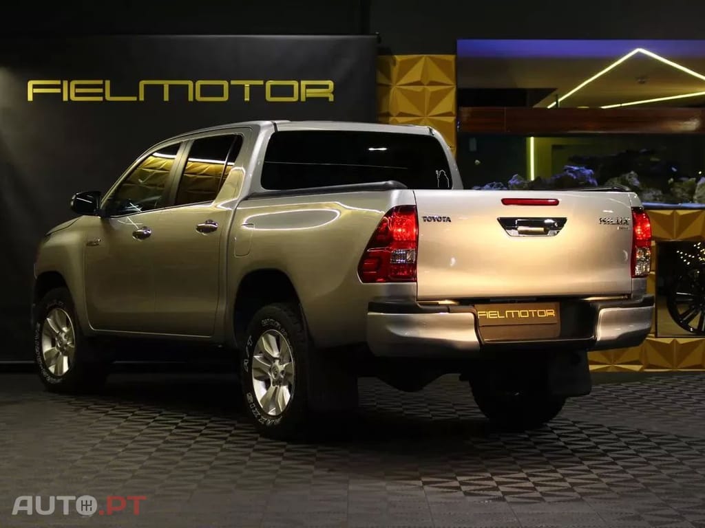 Toyota Hilux 2.4 D-4D 4WD Tracker