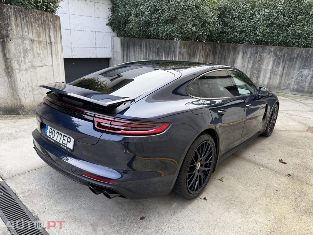 Porsche Panamera 4 E-Hybrid Platinum Edition