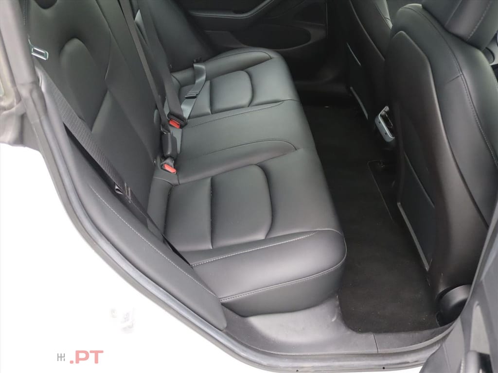 Tesla Model 3 Standard RWD Plus AUTOPILOT