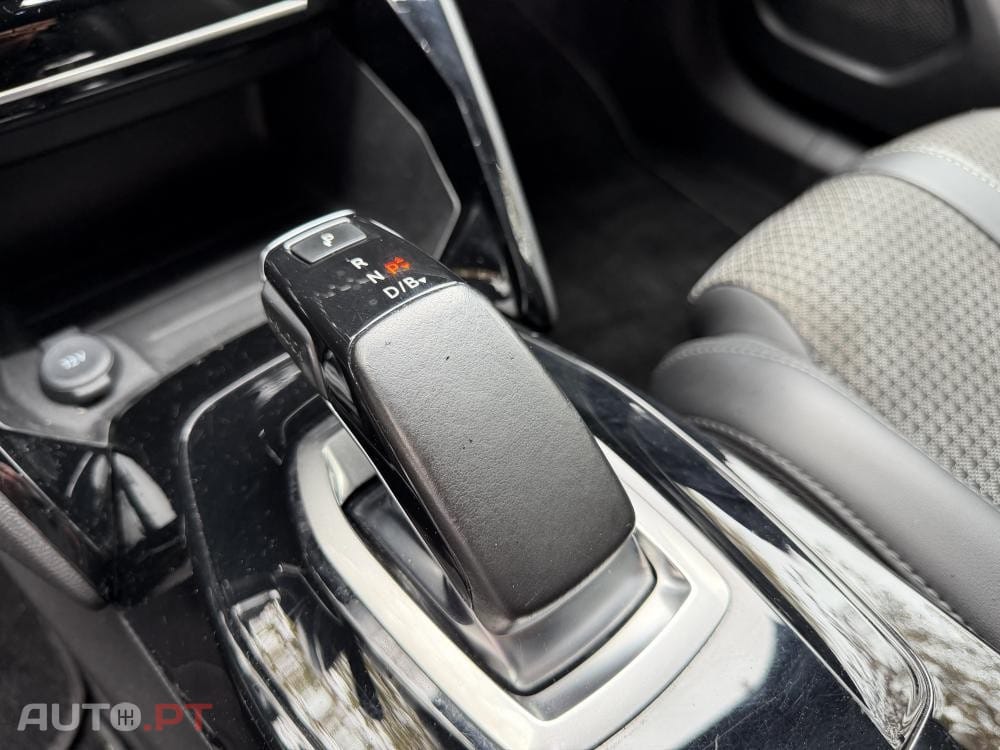 Peugeot E-2008 50 kWh GT