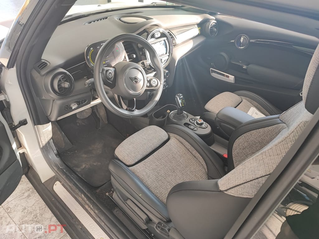 MINI Cooper Cooper SE