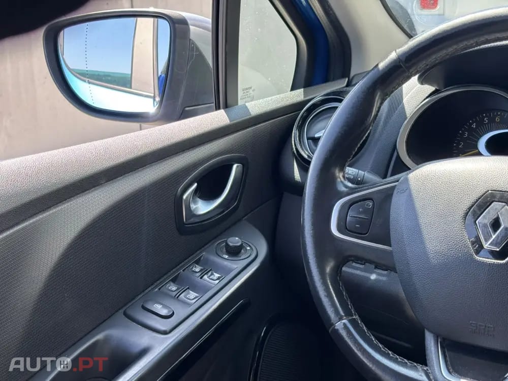 Renault Clio Outro