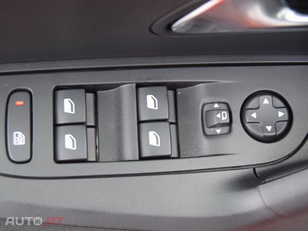 Peugeot E-2008 54 kWh Active EAT8