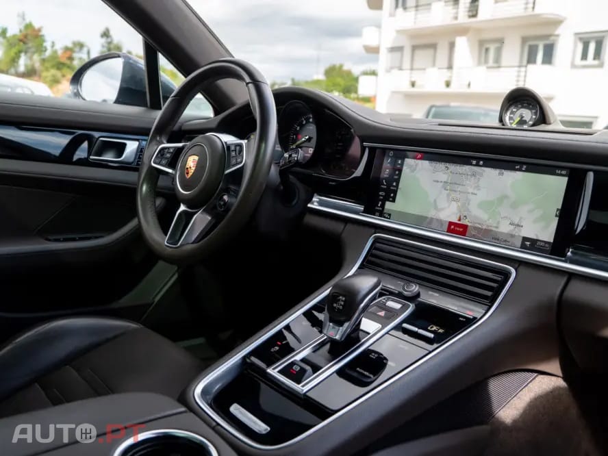 Porsche Panamera 4 E-Hybrid Platinum Edition