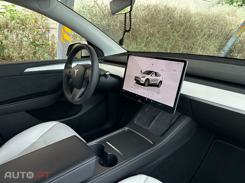 Tesla Model Y Standard RWD
