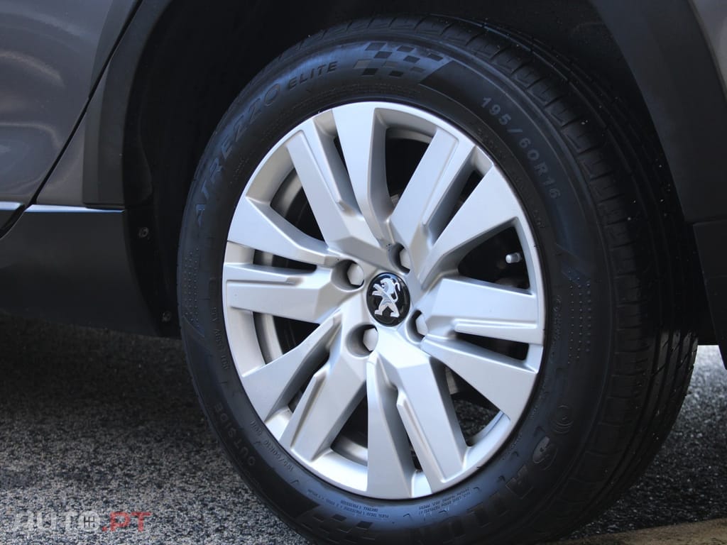 Peugeot 2008 1.2 PureTech Allure