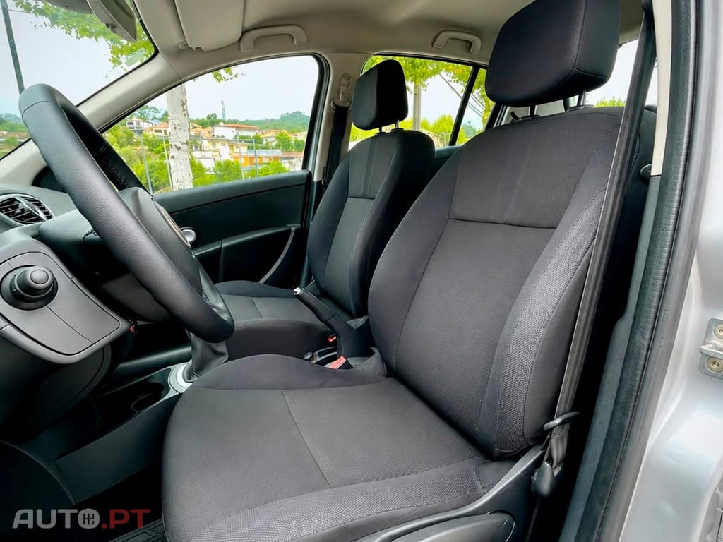 Renault Clio 1.2 16V Confort