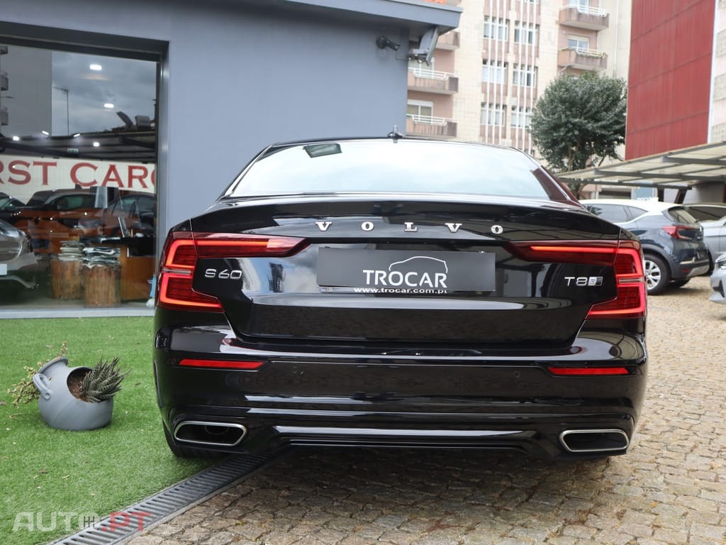 Volvo S60 2.0 T8 PHEV R-Design AWD