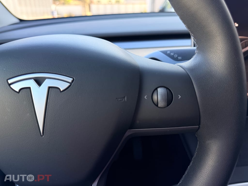 Tesla Model Y Outro