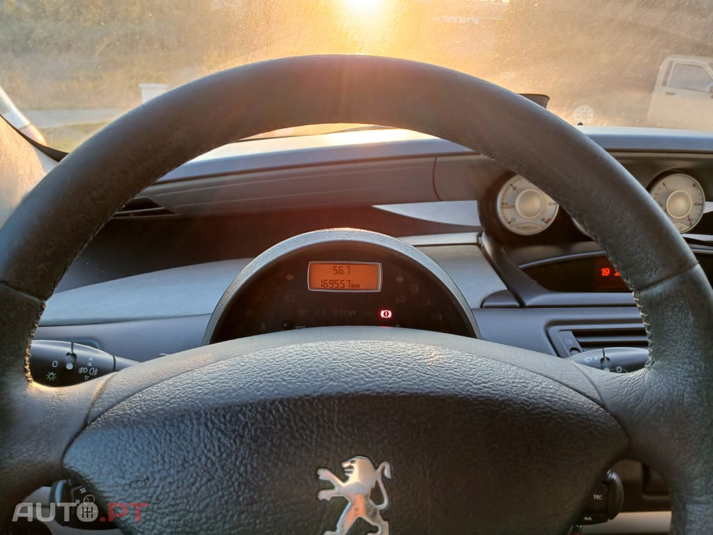 Peugeot 807 2.2 HDI