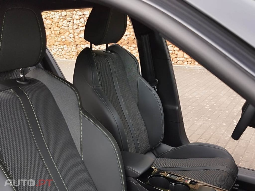 Peugeot E-2008 54 kWh GT