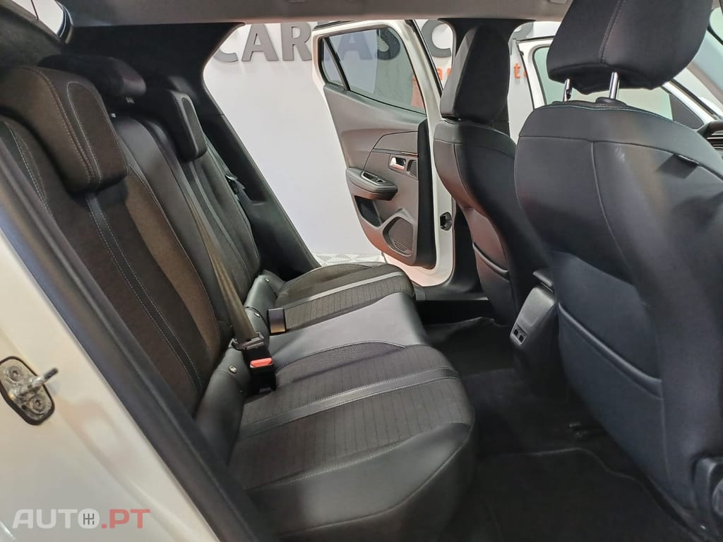 Peugeot 2008 1.5 BlueHDi Allure EAT8