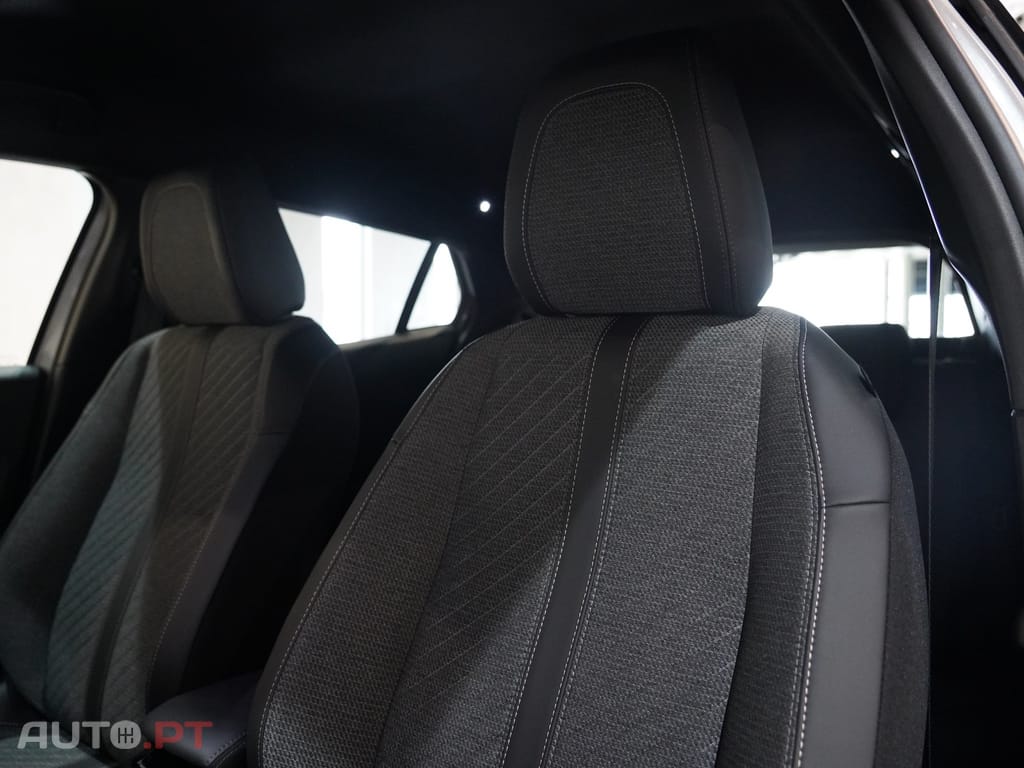 Peugeot 2008 1.2 PureTech Allure EAT8