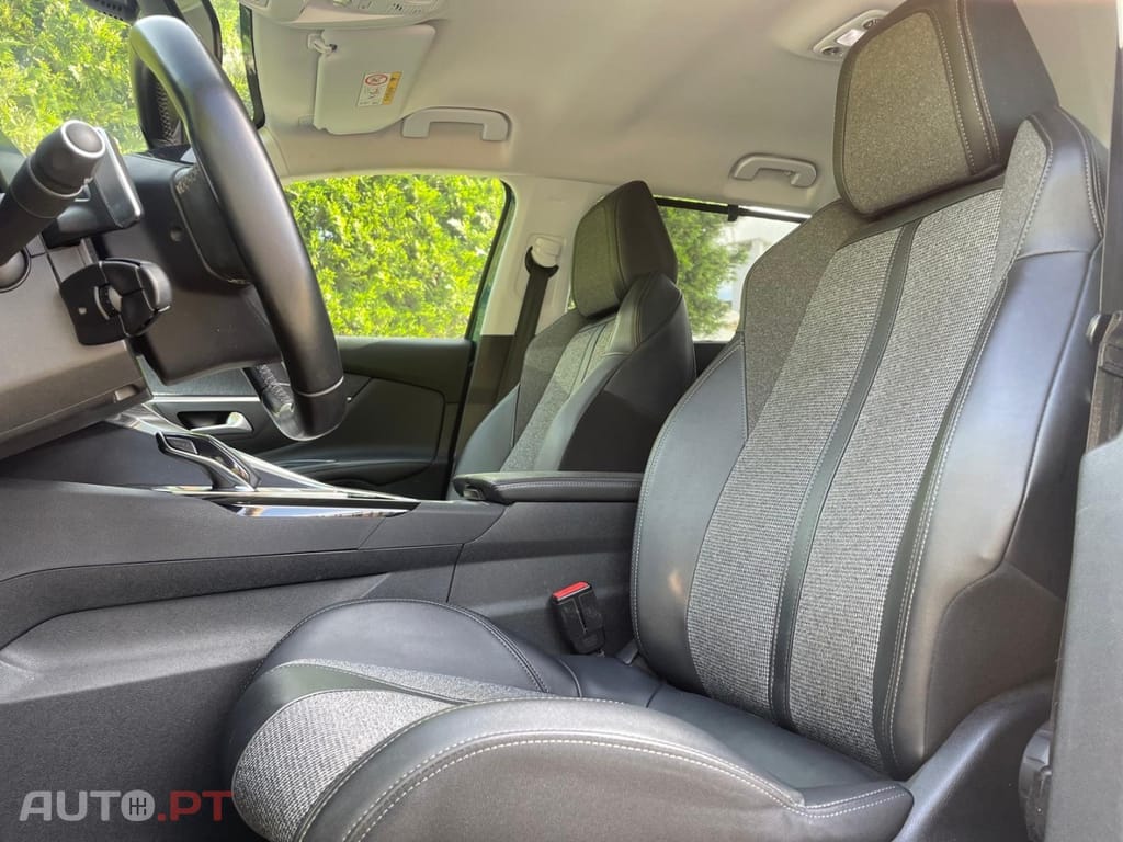 Peugeot 5008 1.5 BlueHDi Allure Pack EAT8 — fotografia 4