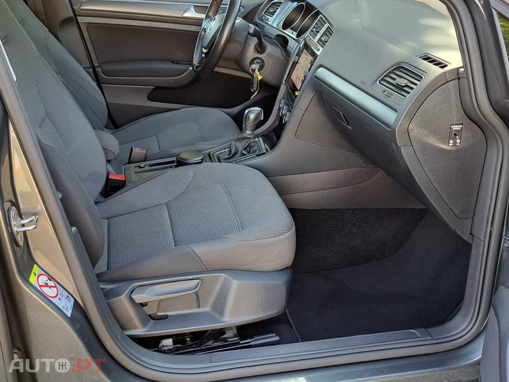 Volkswagen Golf 1.6 TDI Confortline DSG