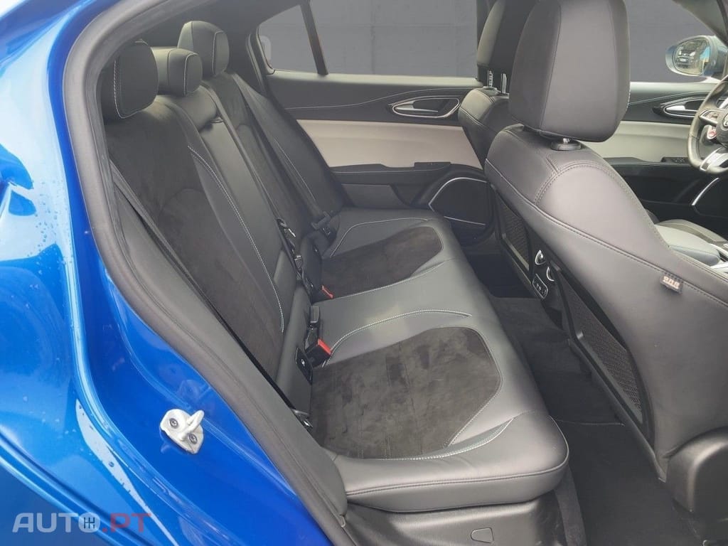 Alfa Romeo Giulia 2.9 V6 Bi-Turbo AT8 Quadrifoglio