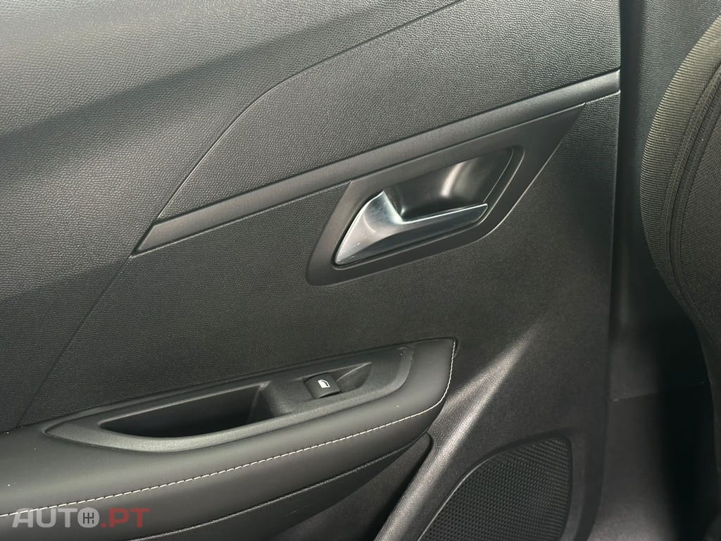 Peugeot 208 1.2 Hybrid Allure e-DCS6